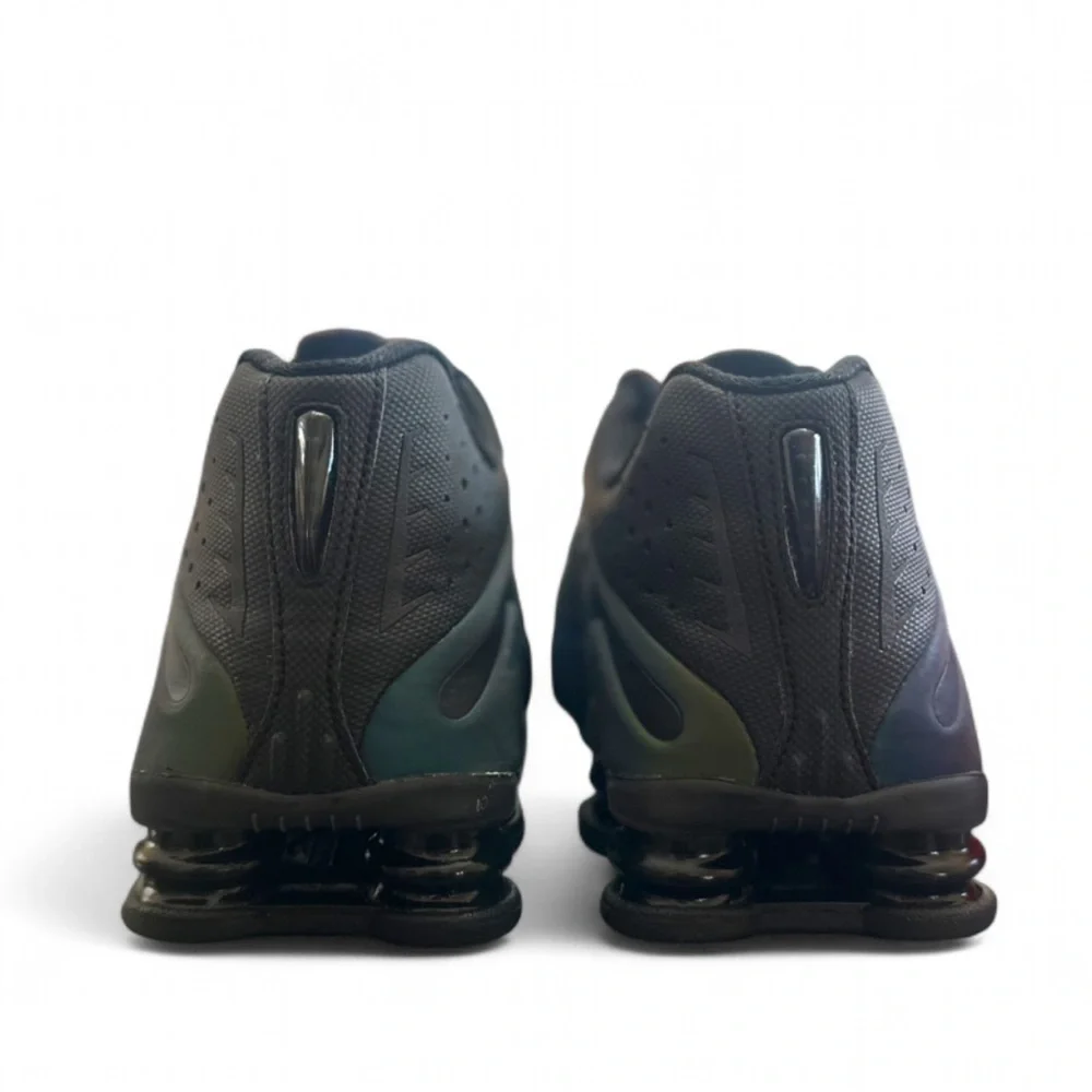 Nike Shox R4 SE Y2K Iridescent Size US Men’s 10/ Women’s 11.5/ EU 44 (New)